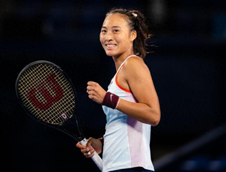 李娜没想到，郑钦文受邀观礼阅兵不到30天，竟再令所有人刮目相看