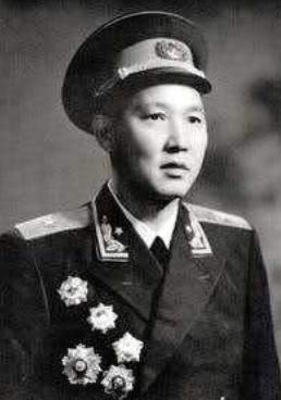 1974年邓公欲任傅崇碧为北京卫戍司令，傅为何拒绝？