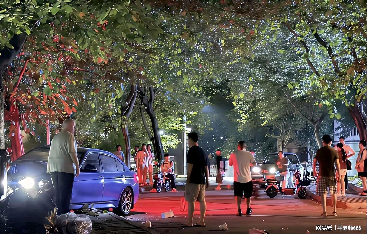 华南理工大学车祸现场车辆