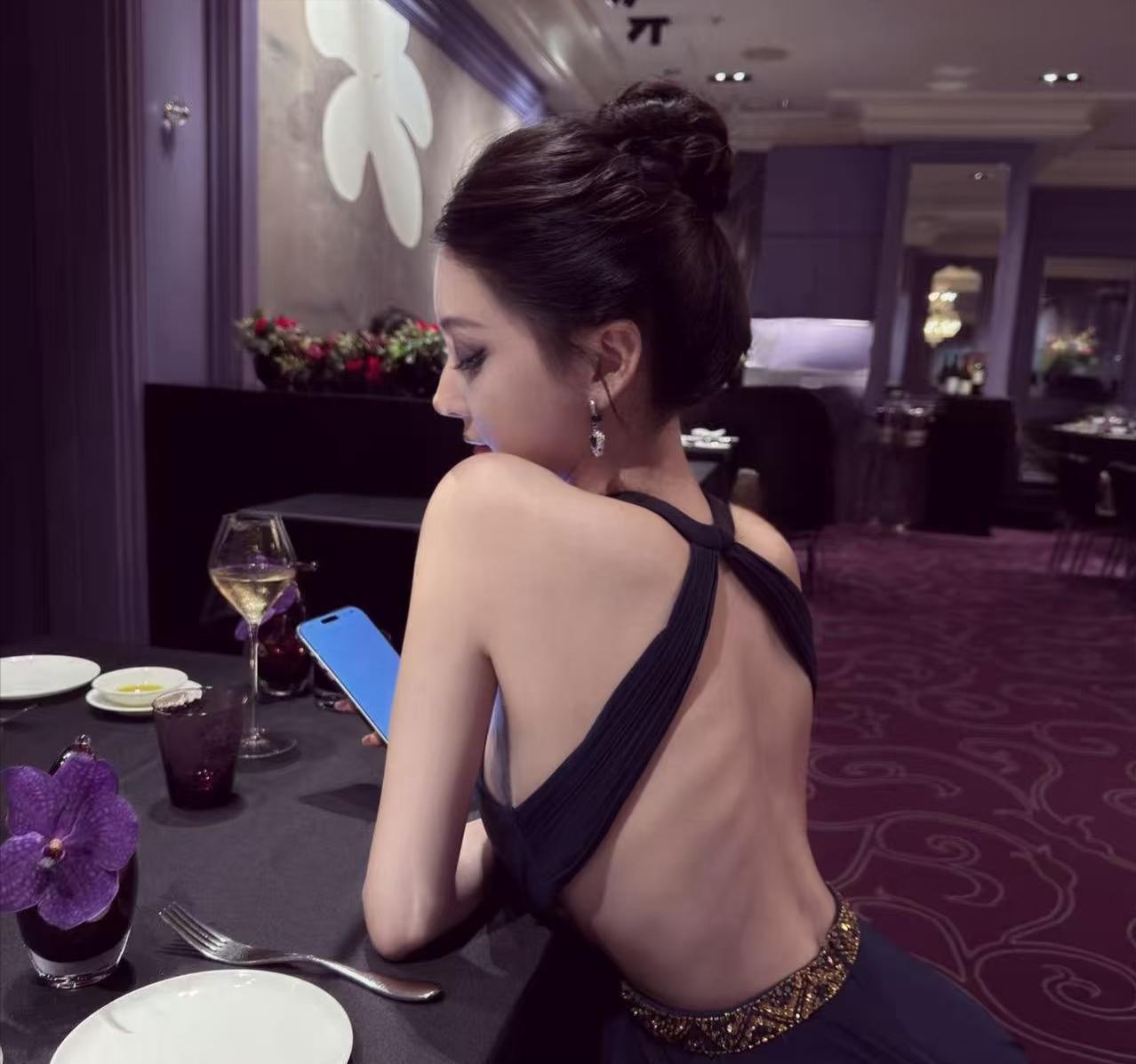 女网红另一张照片