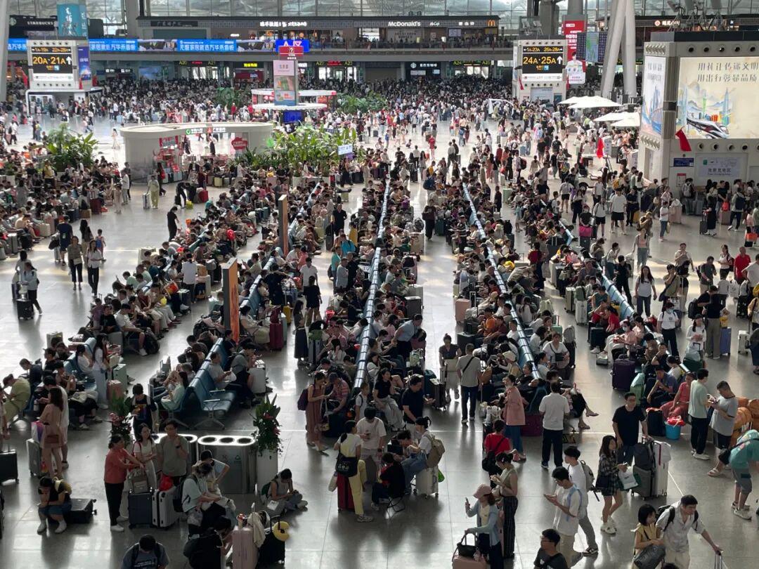 国庆首日广州多地爆满，出行与景点人气火爆