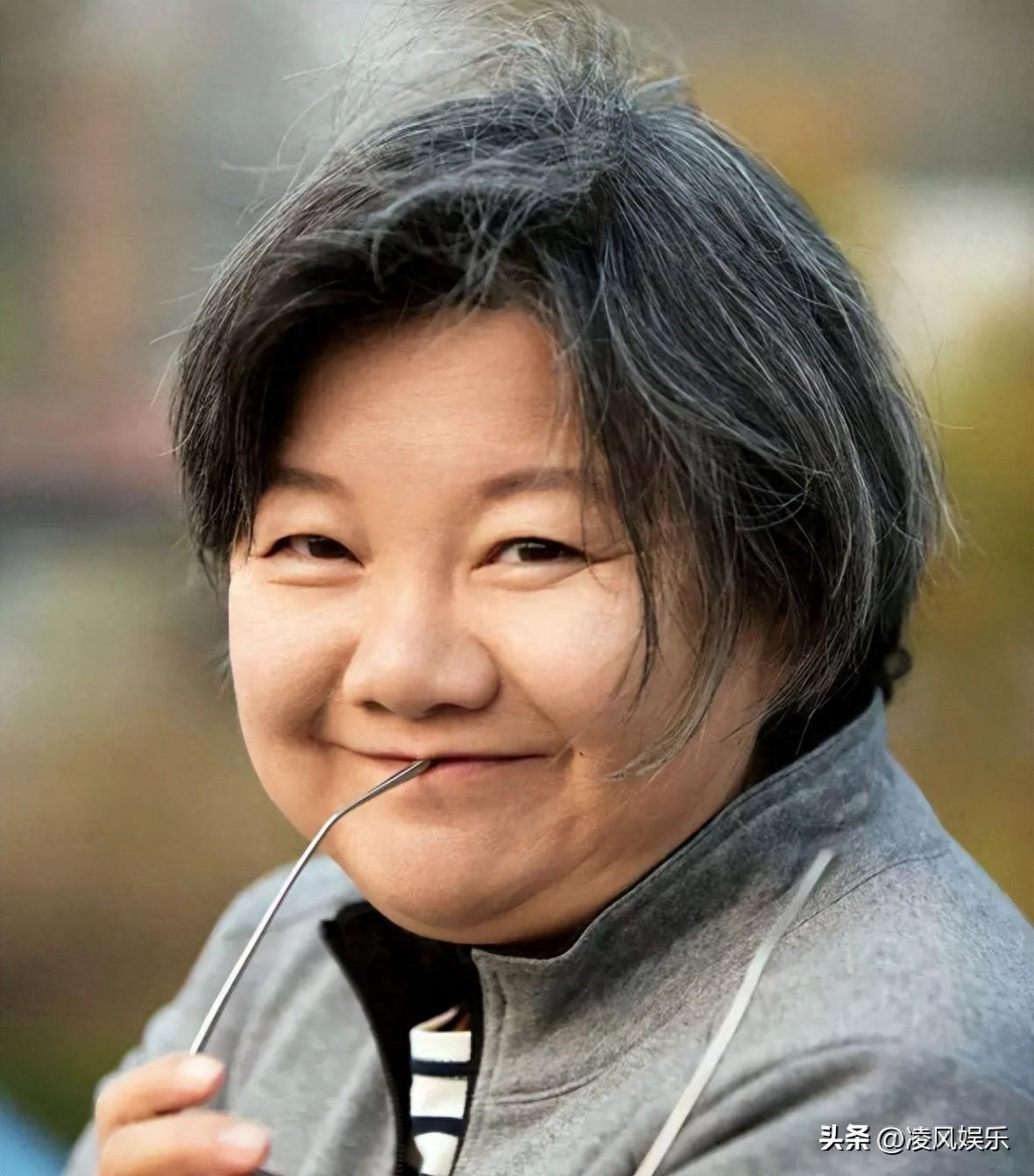 陈凯歌前妻洪晃豪宅曝光，爱马仕穿出地摊感，京郊大院引热议