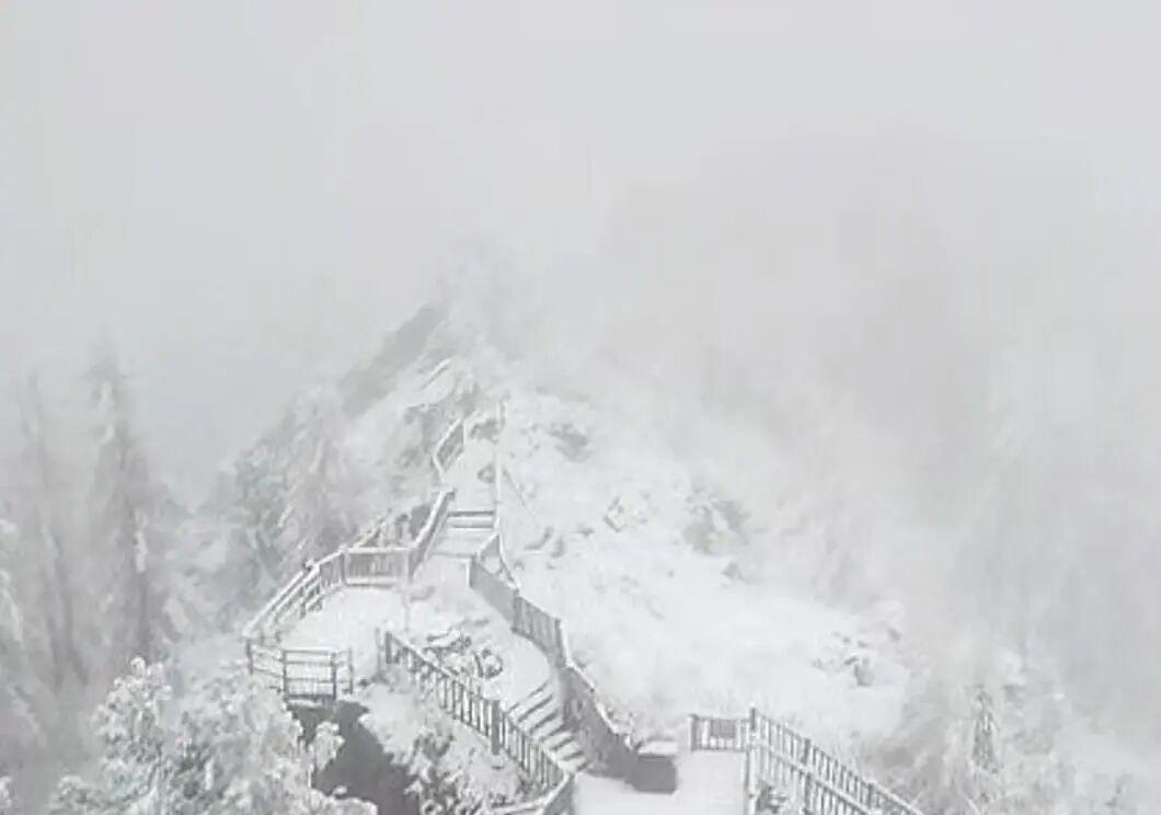 国庆多地突降大雪：新疆、西藏、青海景区迎初雪盛景