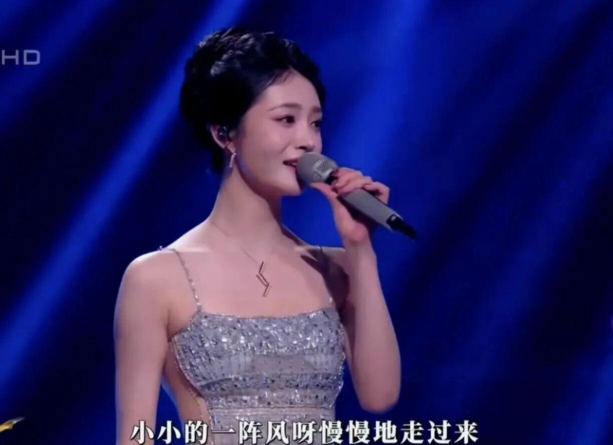 周洁琼演唱现场
