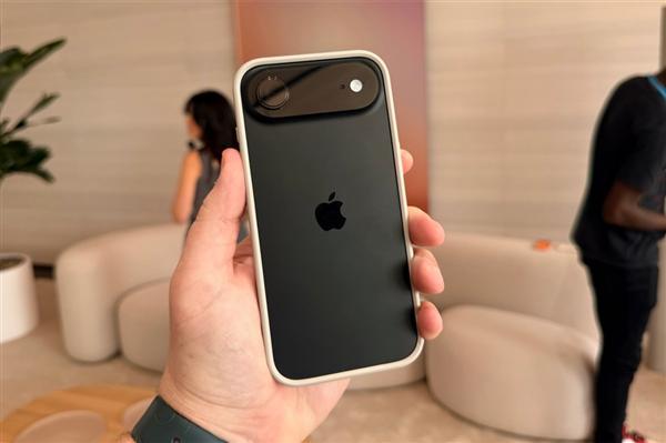 李楠力荐：iPhone Air成今年最高级手机，设计惊艳但销量存疑