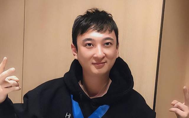 王思聪红色劳斯莱斯再售：价格逆势上涨300万，名人效应显威