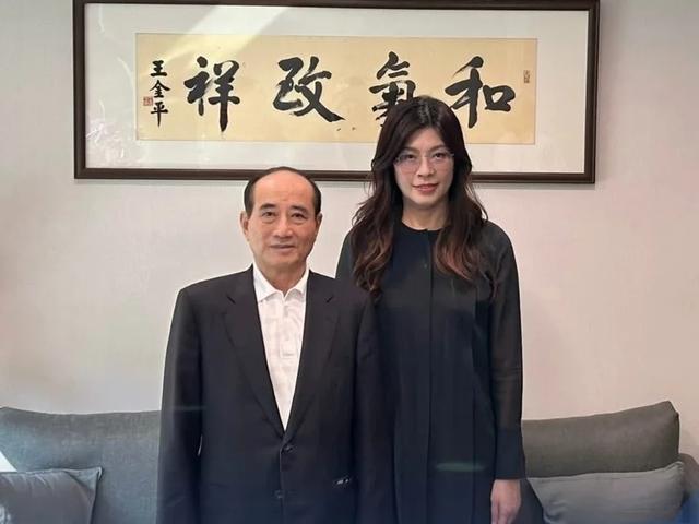 王金平亲书三点期许助力郑丽文，郑承诺全力以赴