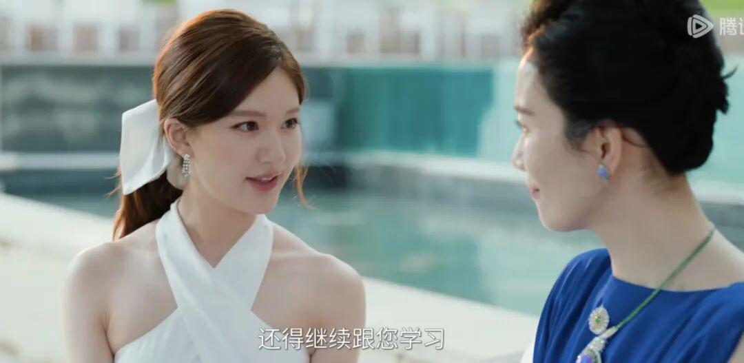《许我耀眼》女演员颜值大比拼：赵露思与万鹏谁更吸睛？
