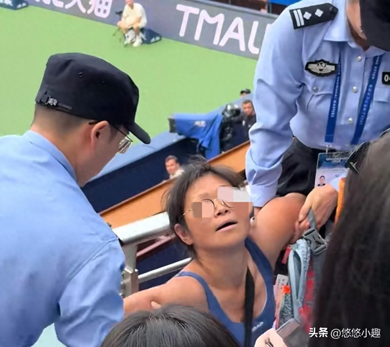 “亮证姐”上海劳力士大师赛场闹剧：账号置顶删除，半日涨粉3千引热议