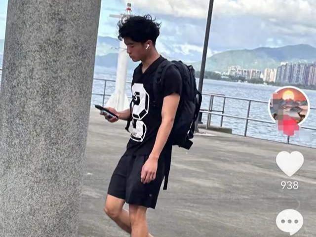 张柏芝携子现身重庆，谢霆锋大儿子Lucas礼貌获赞