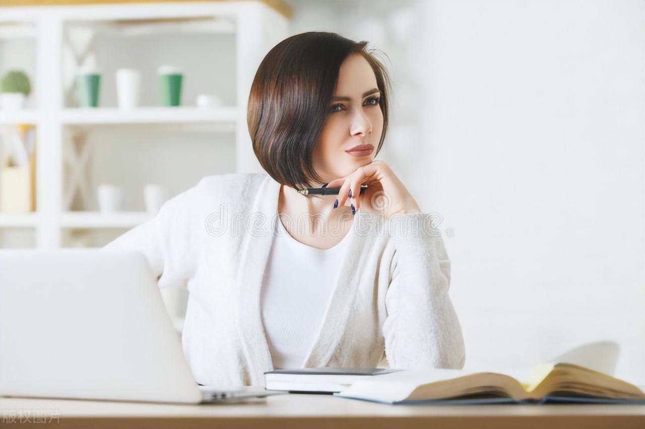 请假参加哥哥婚礼竟被新上司裁员，发现准嫂子竟是幕后黑手