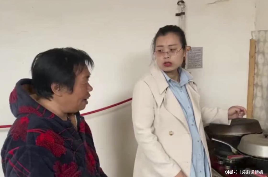 婆婆发朋友圈庆儿媳离婚后突发心梗，真相揭开泪目悔悟