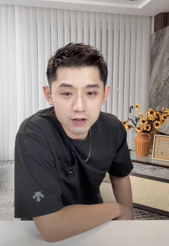 张继科景区落水真相：蹲地拍照时意外被踹入水