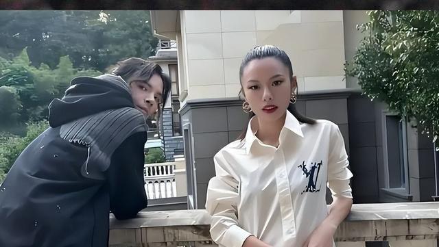 拜仁球员庆祝进球