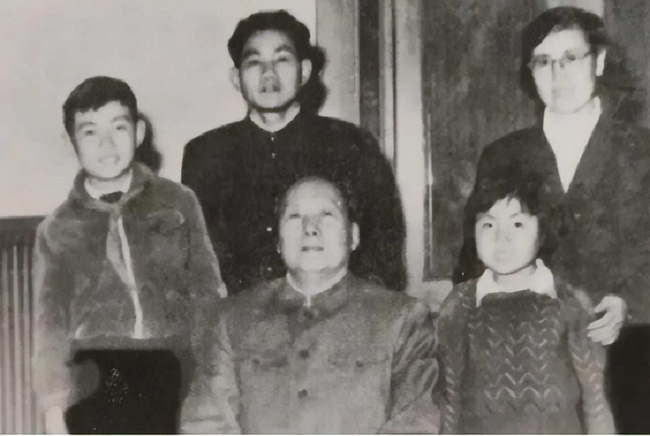 毛主席与李银桥历史影像