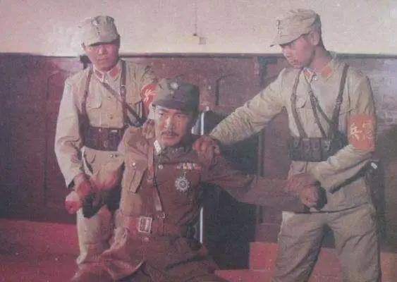 韩复榘被枪决真相：换鞋瞬间遭遇伏击，身中七枪命丧当场