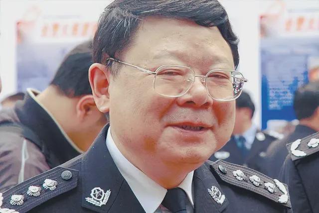 重庆文强之子文伽昊现状揭秘：从阴影中走出的真实人生