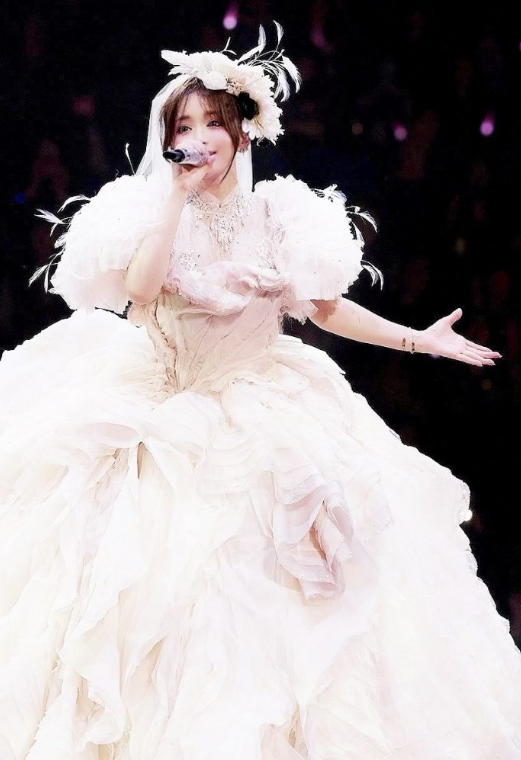 滨崎步演唱会宣传照