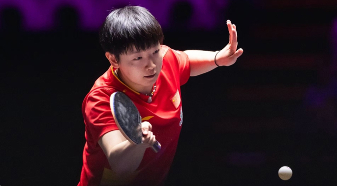 孙颖莎换球拍引争议？WTT官方回应规则，4强资格保住