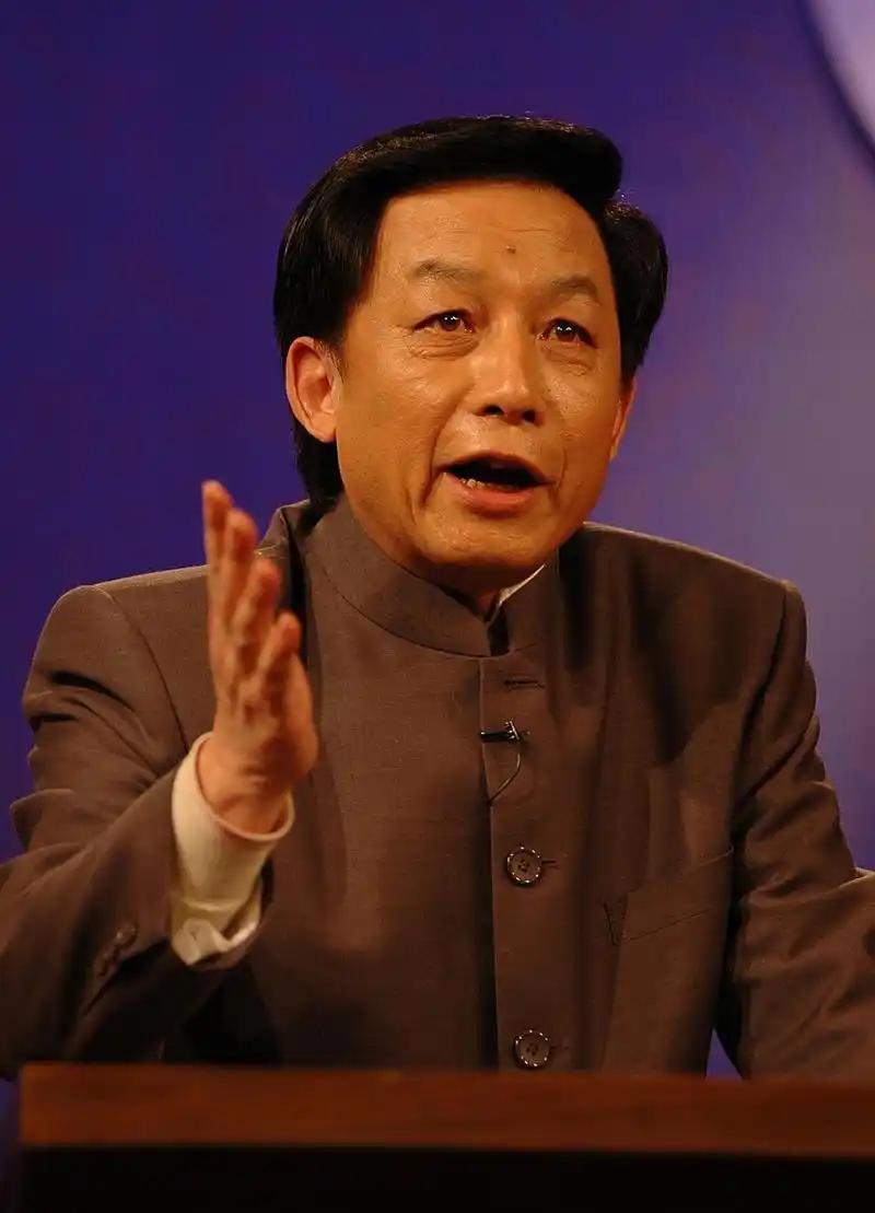 易中天首部电影引爆国庆档，影视圈或迎历史题材新风潮