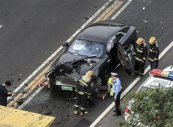 陈震劳斯莱斯闪灵事故：4个月前提的二手车，系其第四辆劳斯莱斯