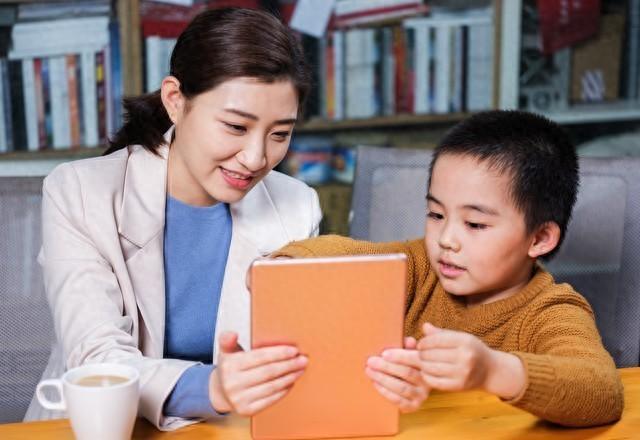 五十多岁70后独生子女父母：必做的3件事为未来铺路