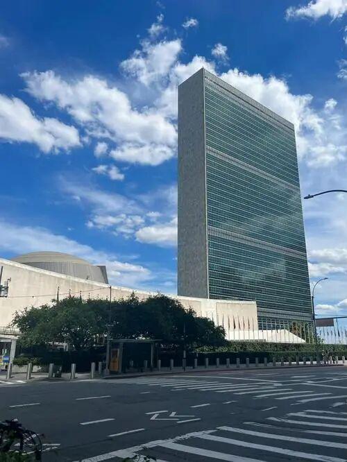 “蹦床外长”联合国闹剧：政治作秀为何沦为全球笑料？