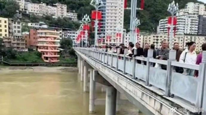 陕西旬阳男子婚礼日跳河事件：因琐事失控，多部门紧急搜救