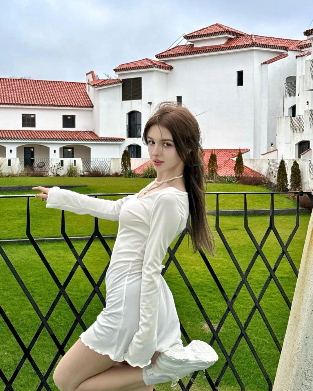 乌兹别克斯坦女神Karimova Elina：颜值与身材的完美结合