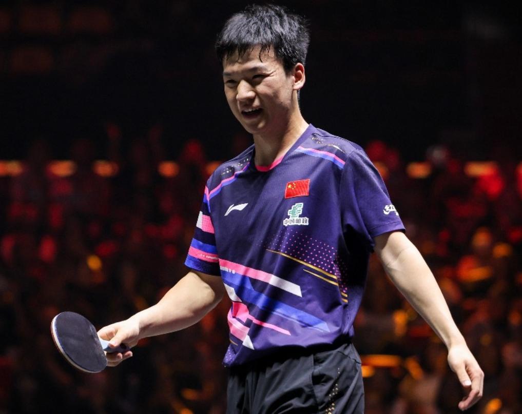 向鹏对阵雨果比赛瞬间