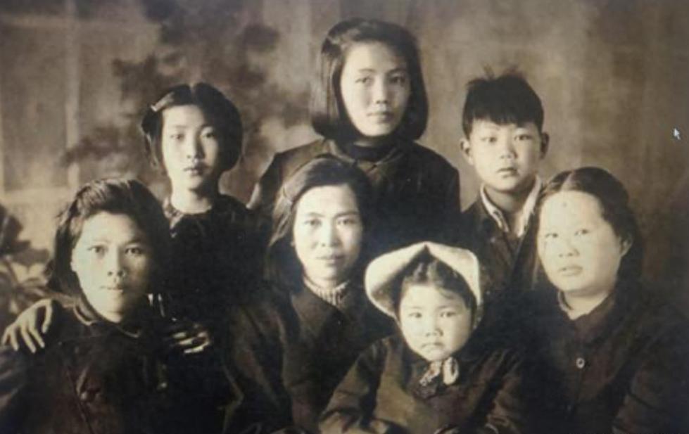 1959年，彭德怀去看望贺子珍，刚一进门，问：你家有没有食用油？