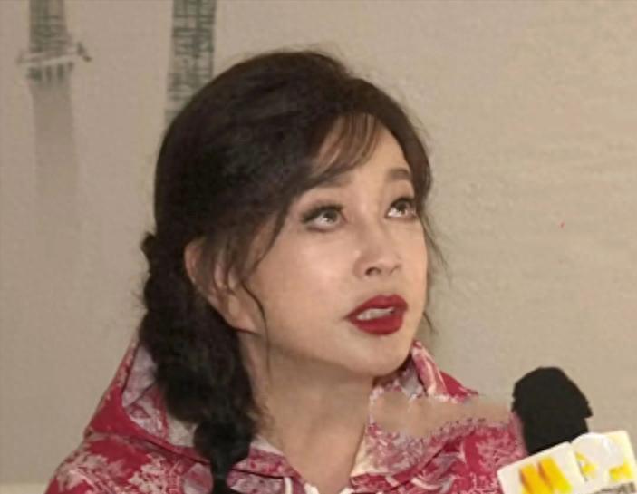 75岁刘晓庆现状曝光：事业拼劲不减，身体却难敌岁月
