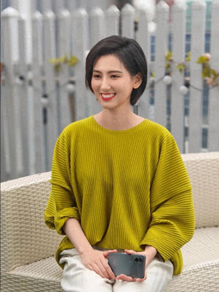 脱下高跟鞋的OPPO最美产品经理莫妮卡：才貌双全的科技圈传奇