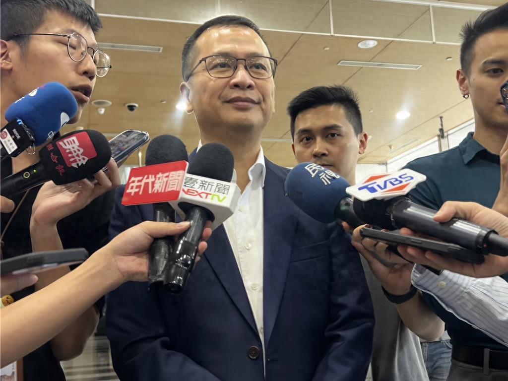 蓝营第三场辩论风波：郝龙斌改口，张亚中爆料，洪秀柱表态