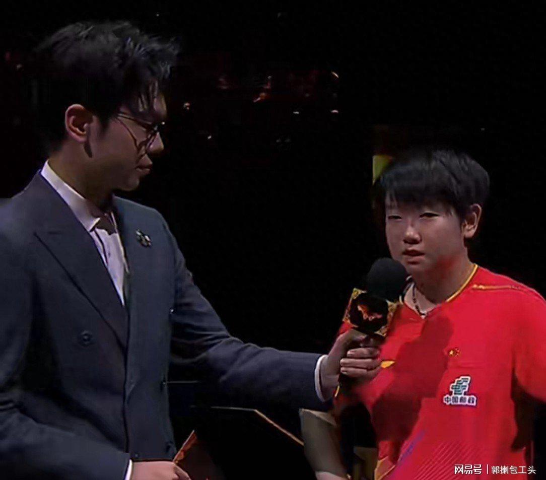 孙颖莎4-2胜陈幸同引热议：赛后谦逊发言与张怡宁风格迥异