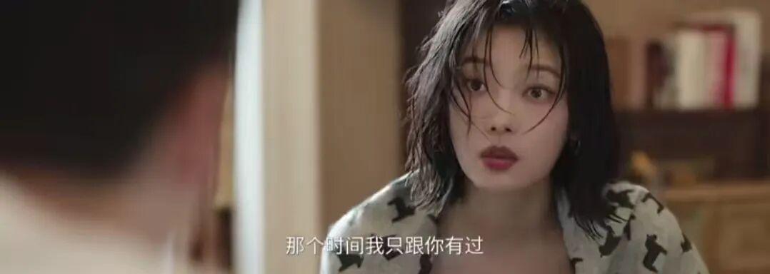 《许我耀眼》方妤口红妆惊艳！田依桐演绎职场与古装双重魅力