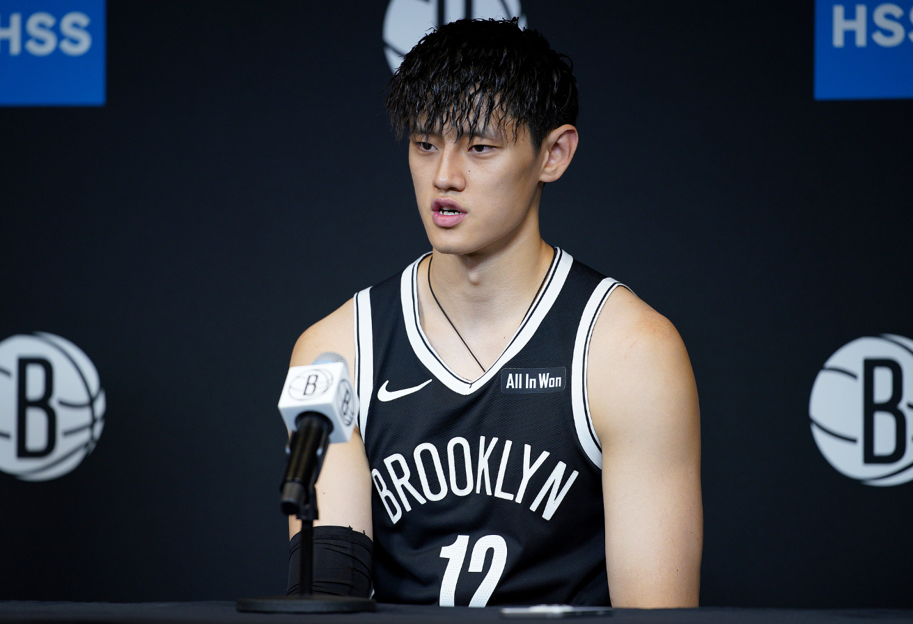 曾凡博NBA季前赛未登场：篮网全员出战仅他缺阵，盼后续登场
