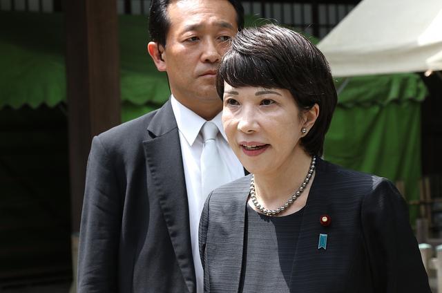 高市早苗当选日本首位女总裁：日本未来走向何方？