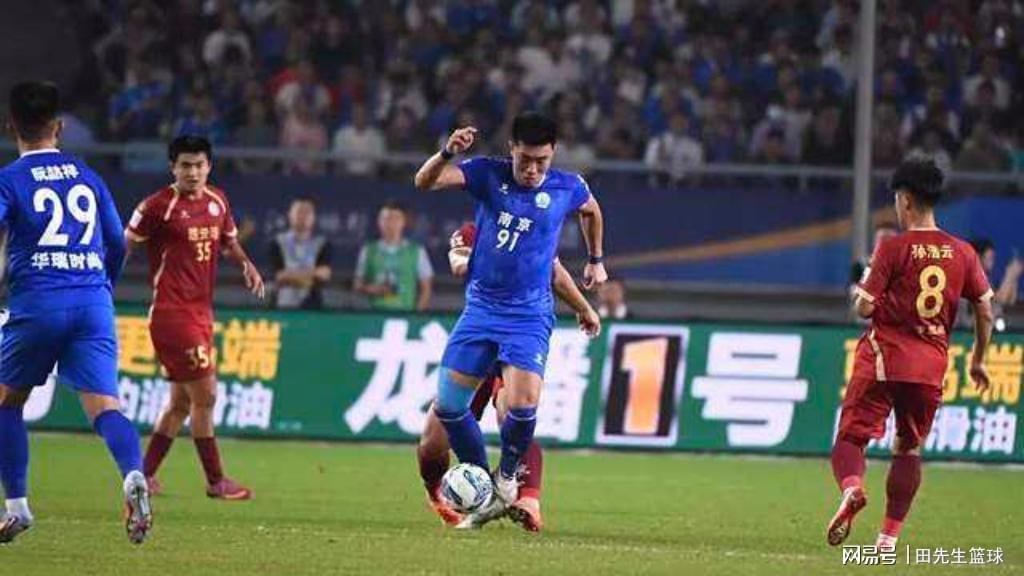 冯伯元苏超表现引热议：中超10号球员能否证明苏超实力？