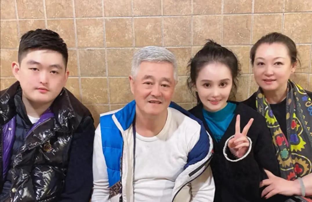 钱再多有什么用，赵本山4个子女的现状，给所有男人都提了个醒