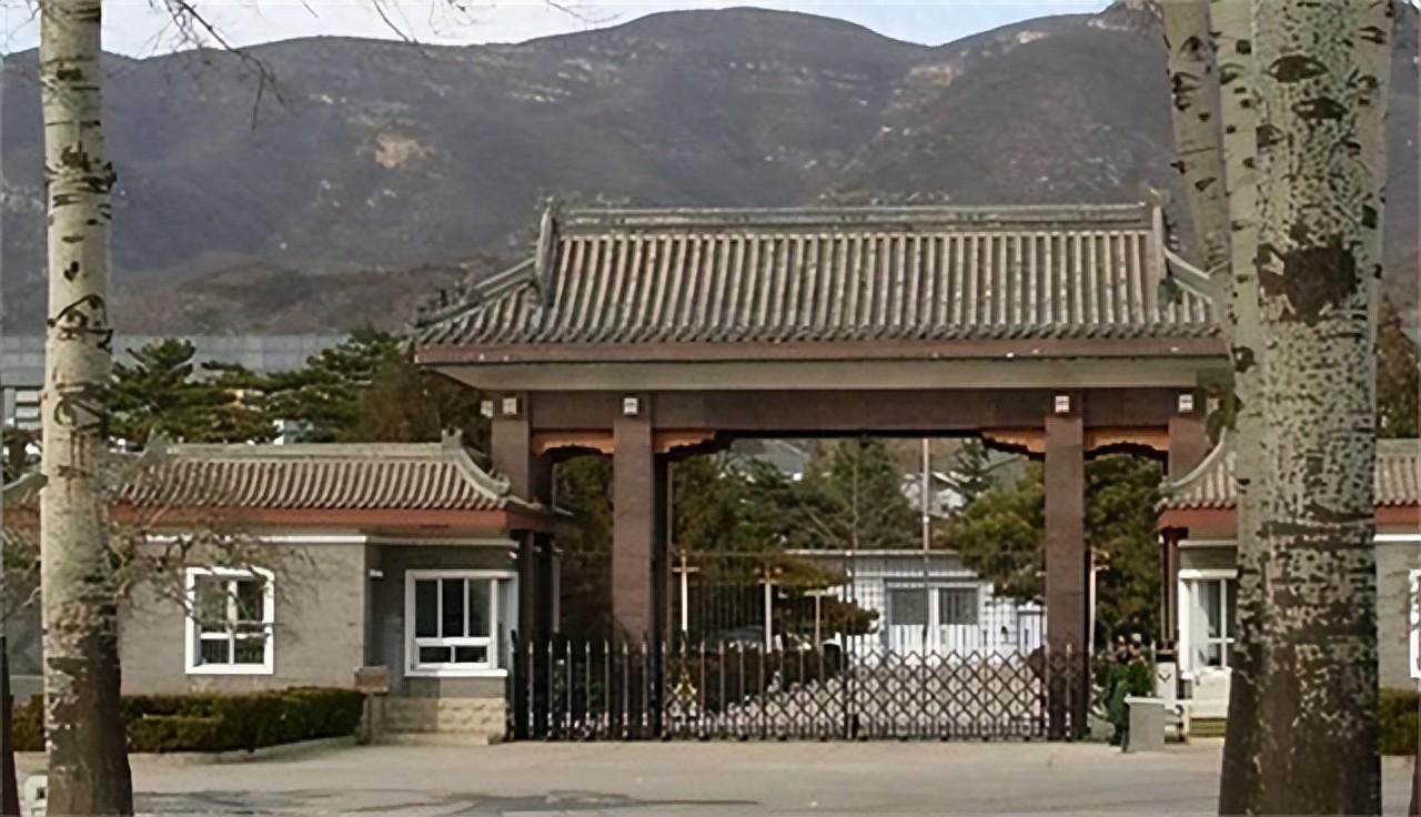 改革开放后首位被关秦城监狱的副国级干部是谁？结局揭秘