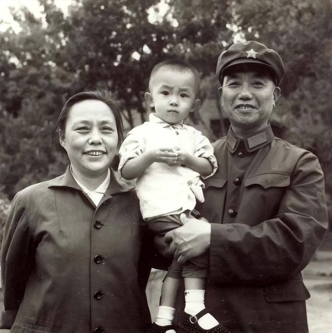 1955年授衔揭秘：刘少奇为何反对萧克入选十大将