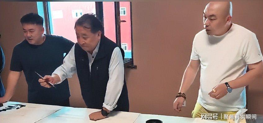 75岁姜昆46岁女儿未婚引热议，财富与家庭该如何平衡？