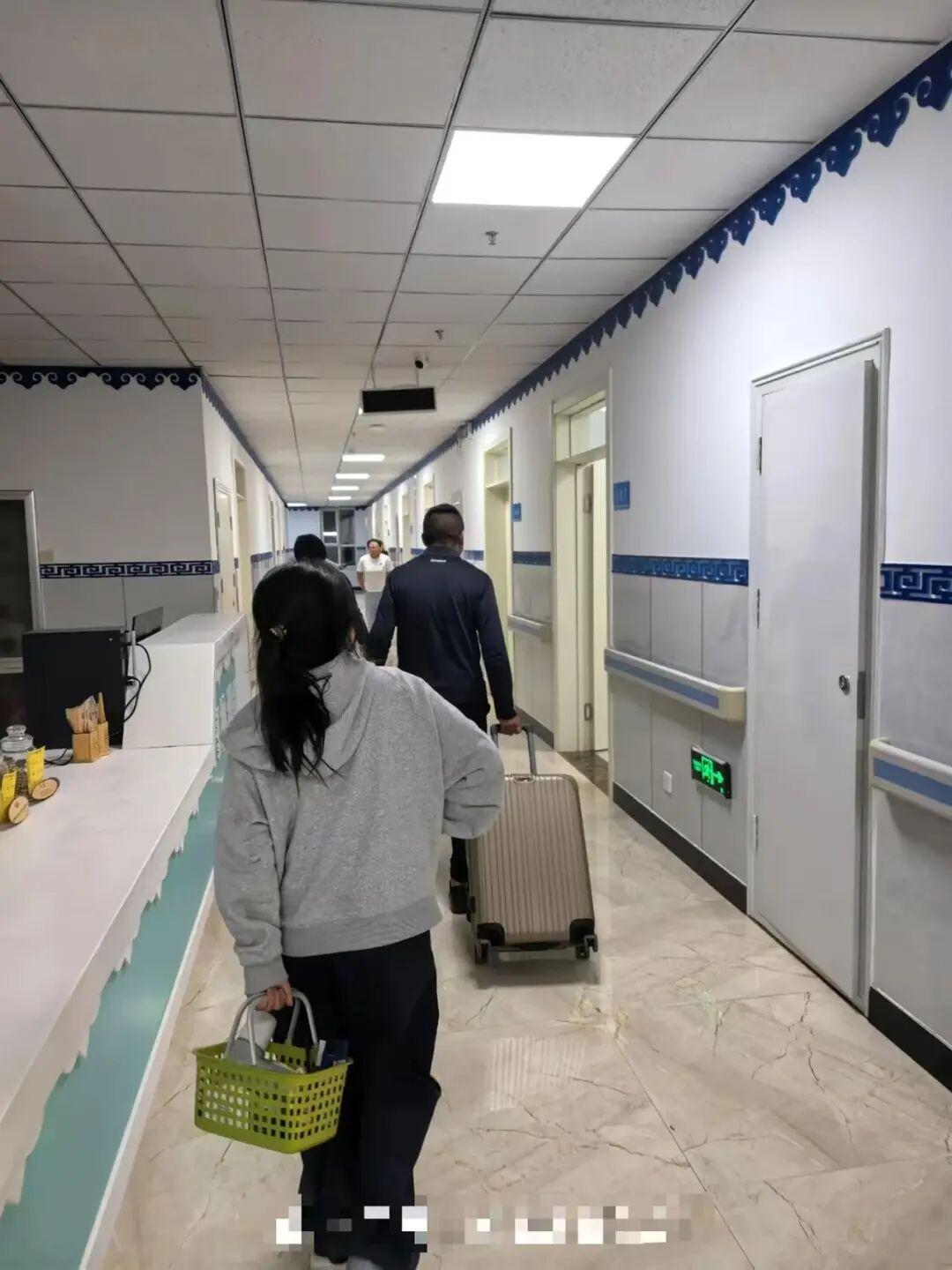 阿尔山旅游旺季：康复医院“变身”宾馆，酒店价格飙升引热议