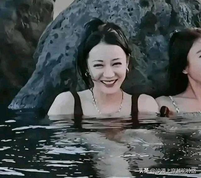 迪丽热巴游泳照9