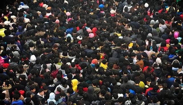 国庆节黄金周，全国最堵十大景区出炉：一眼望不到边的人头