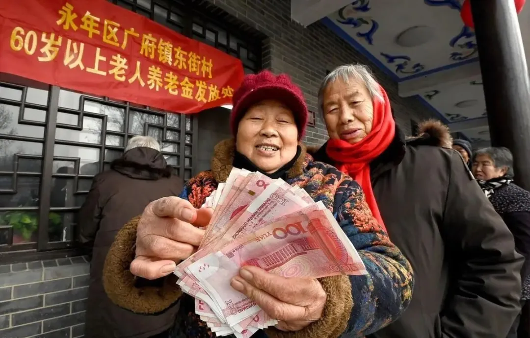 100位退休老人中，多少能拿5000元以上养老金？数据揭秘