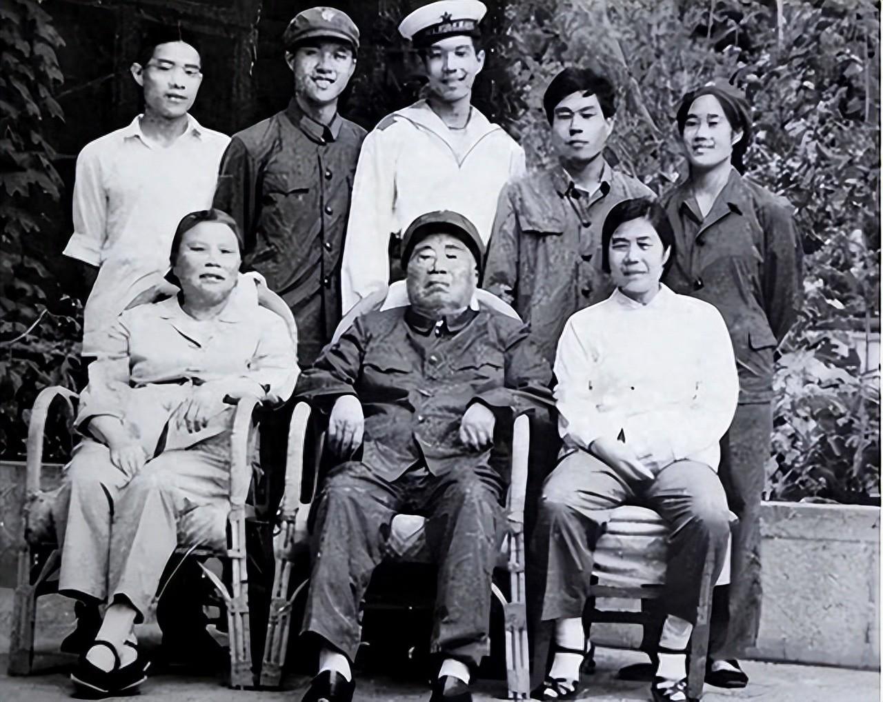 朱国华被枪毙后，康克清震怒：你们出了问题，都是在折腾你们爷爷