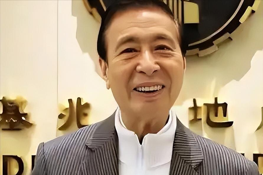 “千亿儿媳”彻底成笑话！43年来任人摆弄，连吃馄饨的自由都没有