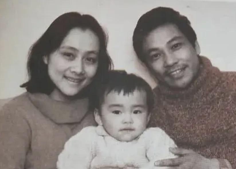 黄梅莹与儿子旧照